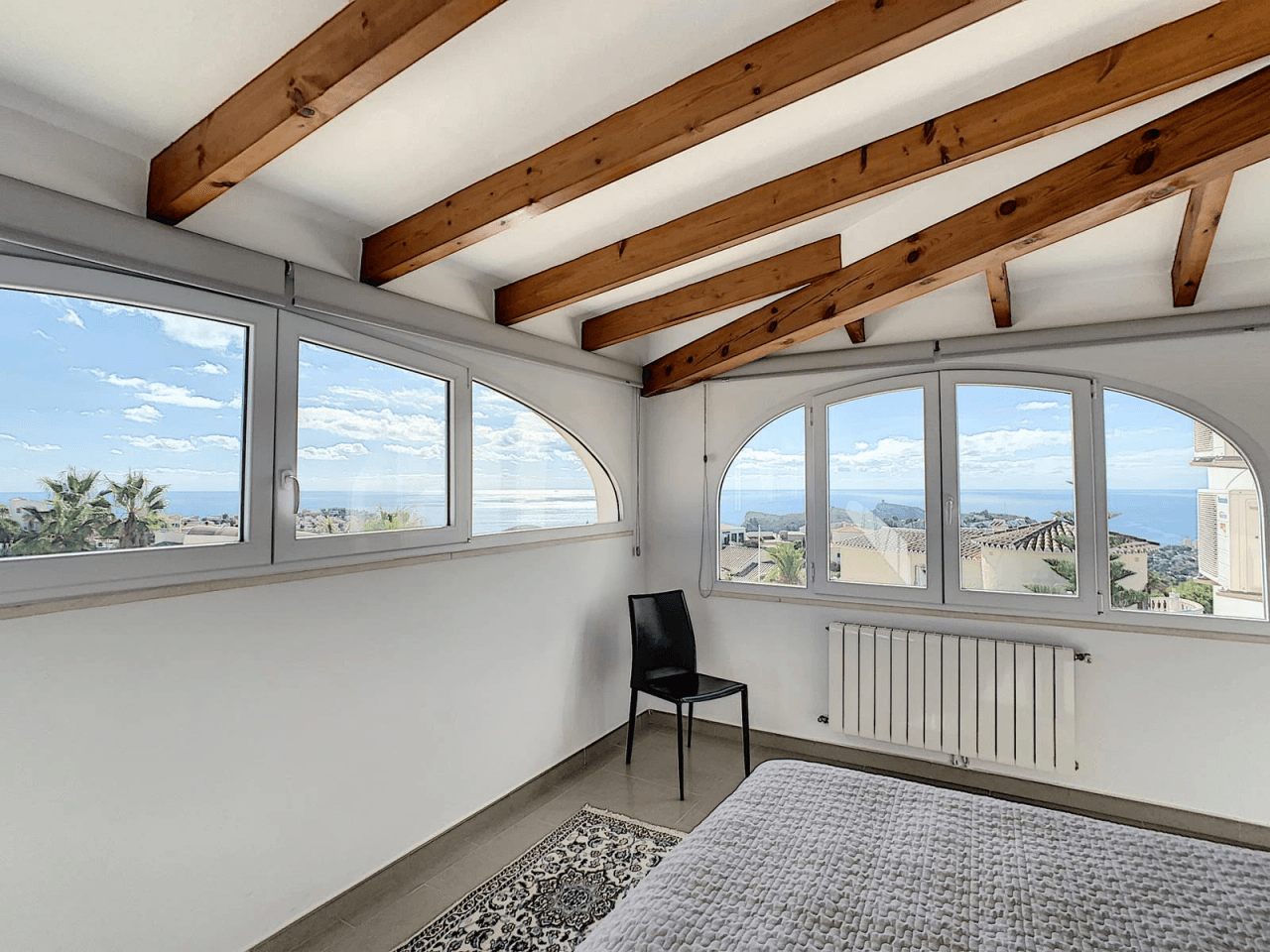 Villa rénovée à Cumbre del Sol avec vue sur la mer