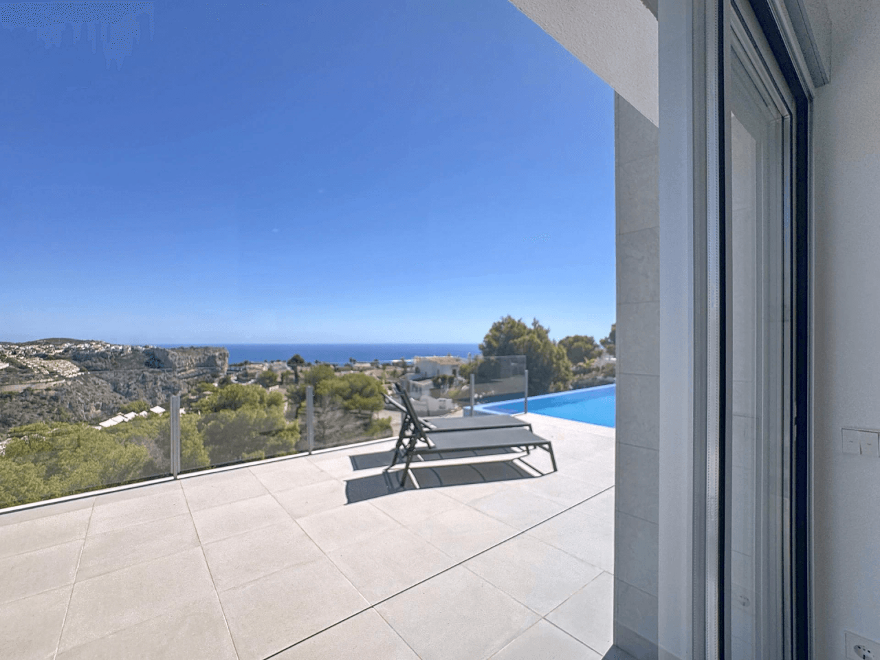 Villa moderne Cumbre del Sol avec vue sur la mer et piscine privée