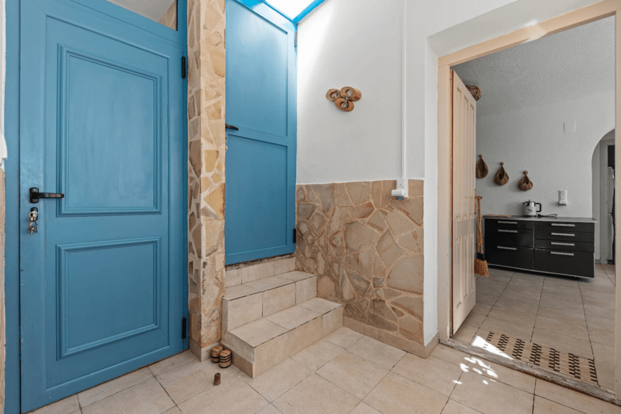 Apartamento de 3 dormitorios en venta con piscina y jardín.