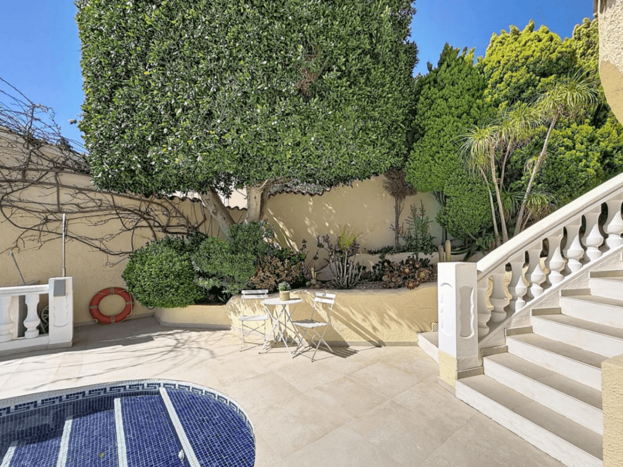 Villa rénovée de Cumbre del Sol avec des vues spectaculaires sur la mer.