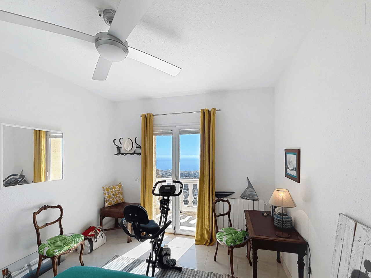 Villa rénovée de Cumbre del Sol avec des vues spectaculaires sur la mer.
