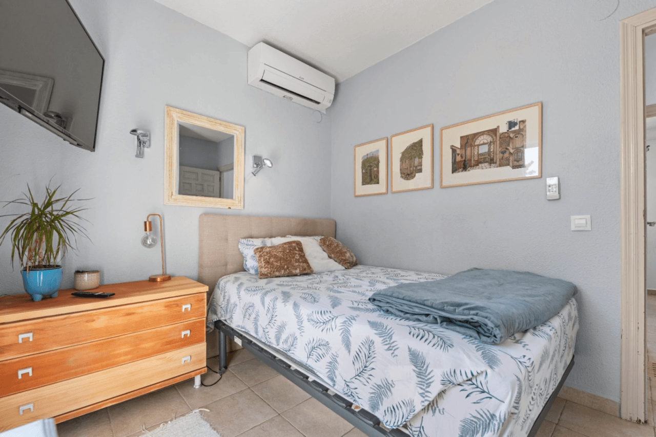 Apartamento de 3 dormitorios en venta con piscina y jardín.