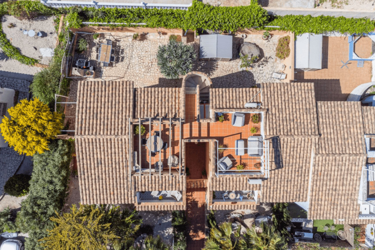 Apartamento de 3 dormitorios en venta con piscina y jardín.
