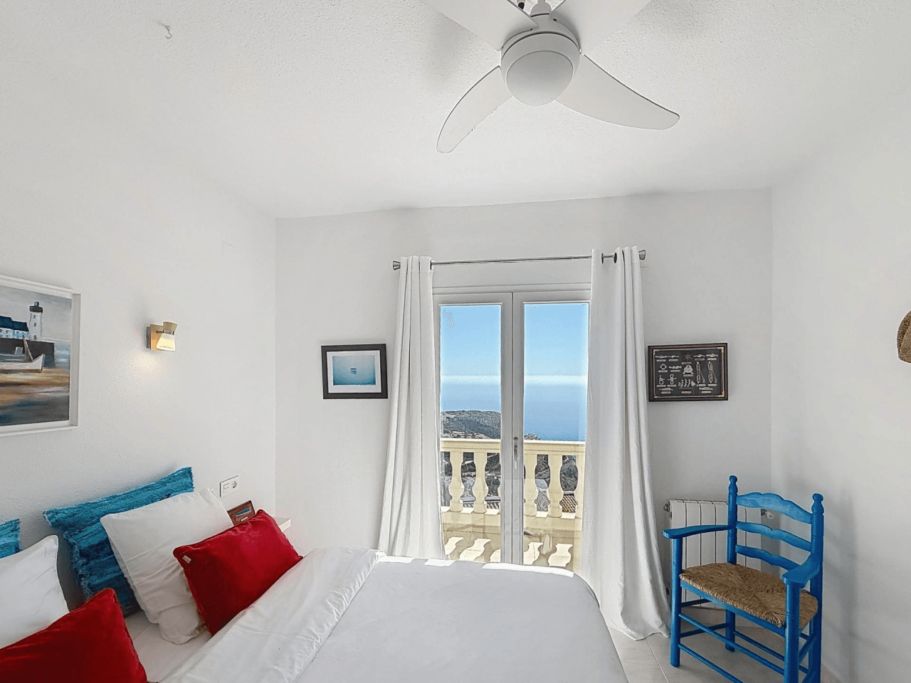 Villa rénovée de Cumbre del Sol avec des vues spectaculaires sur la mer.