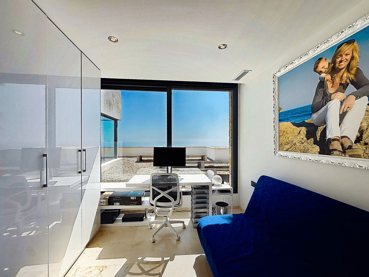 Villa moderne Cumbre del Sol avec vue panoramique sur la mer.