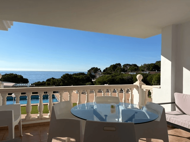 Apartamento en primera línea con vista al mar en venta en Platgetes, Moraira