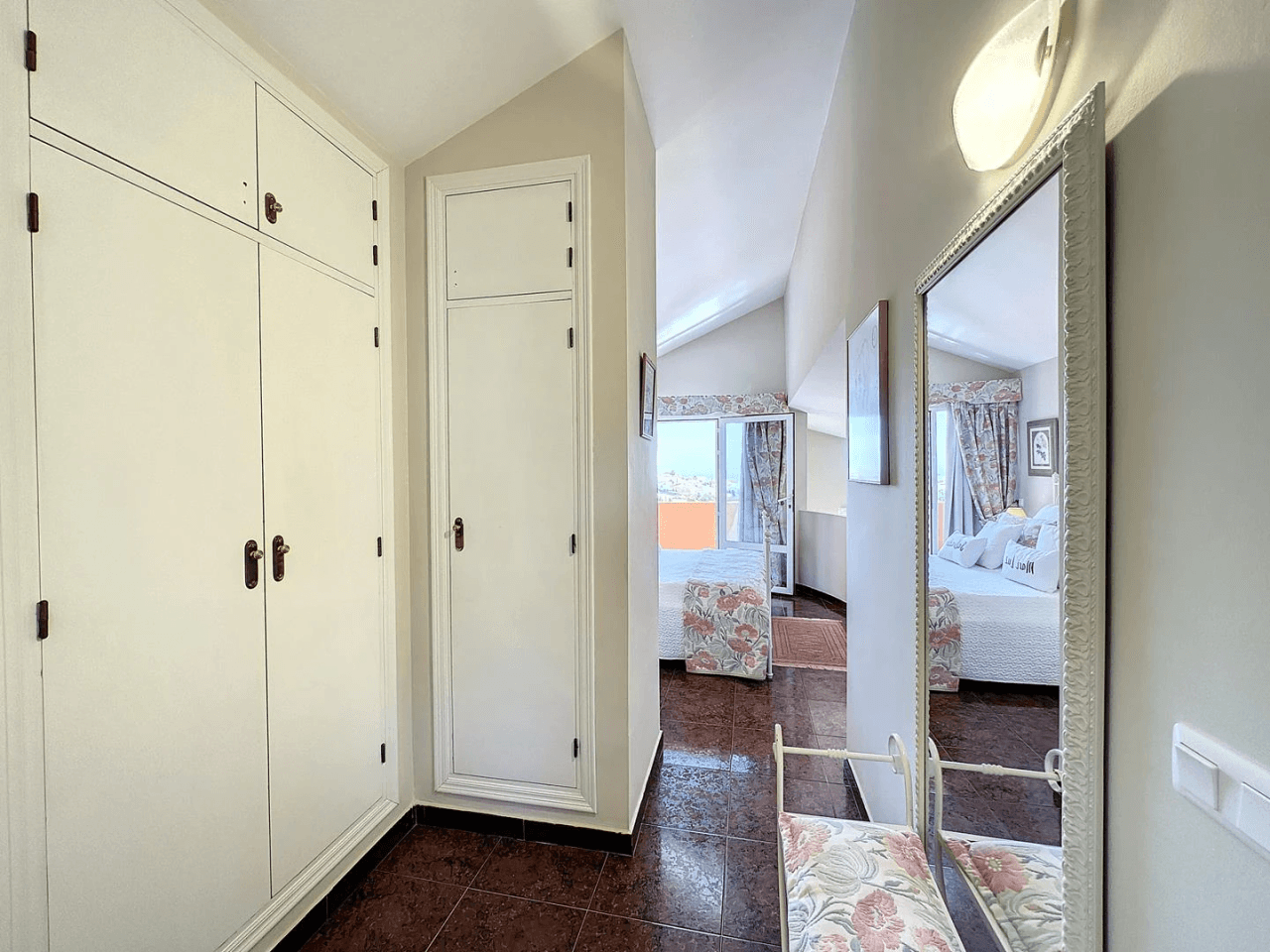 Villa Cumbre del Sol avec piscine privée proche de tous les services