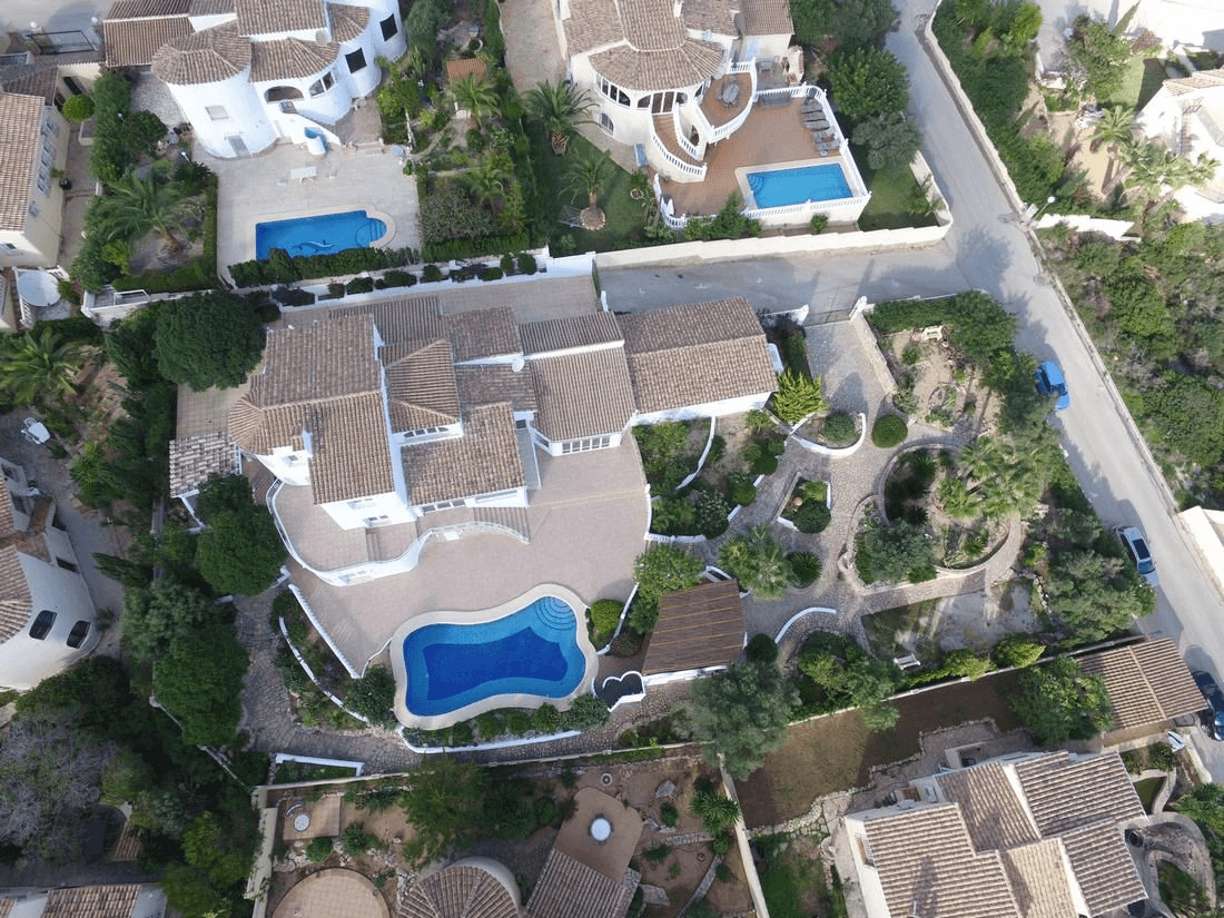 Villa rénovée à Cumbre del Sol avec vue sur la mer