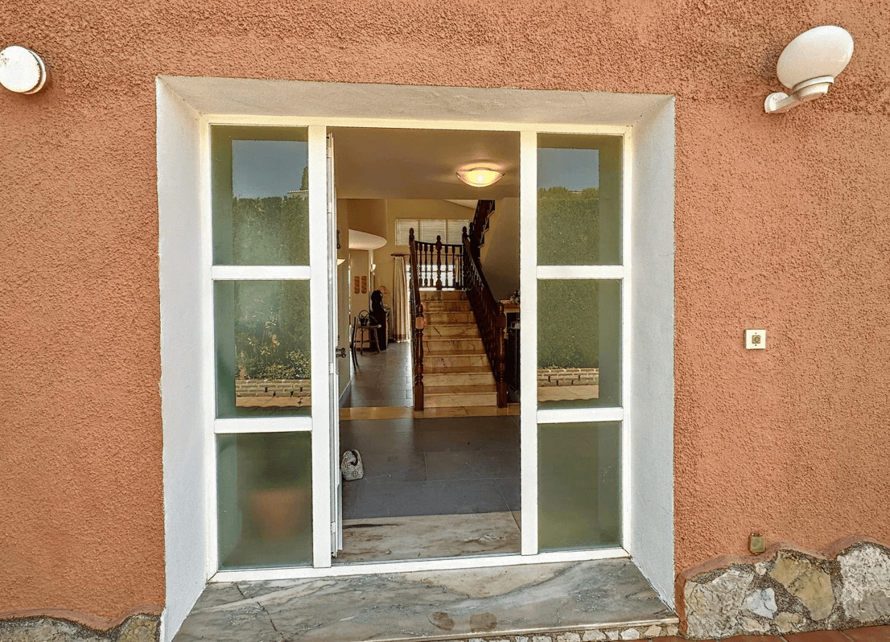 Villa Cumbre del Sol avec piscine privée proche de tous les services