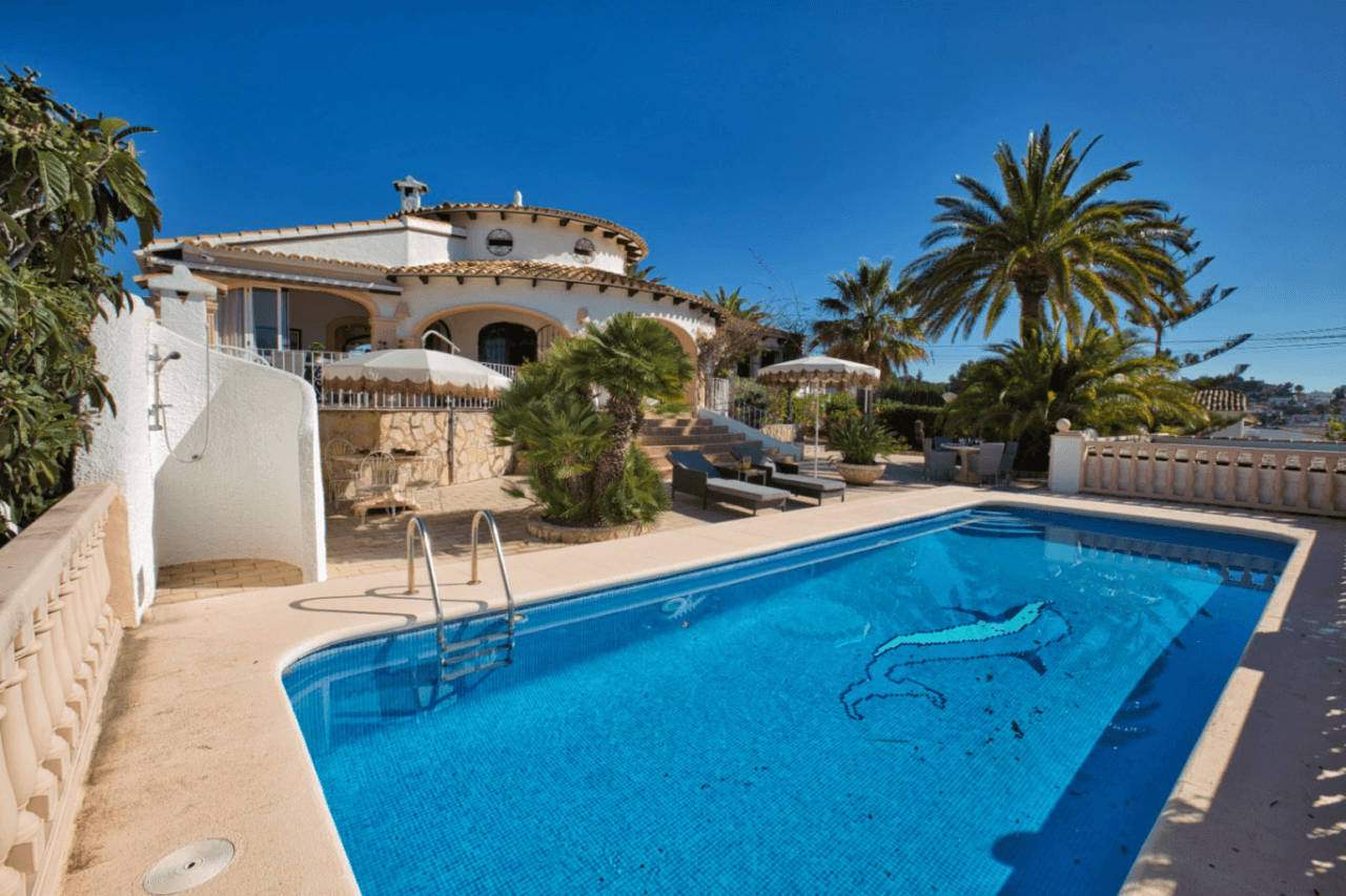 Villa traditionnelle avec vue sur la mer à vendre à Benissa