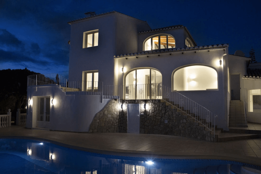 Villa rénovée à Cumbre del Sol avec vue sur la mer