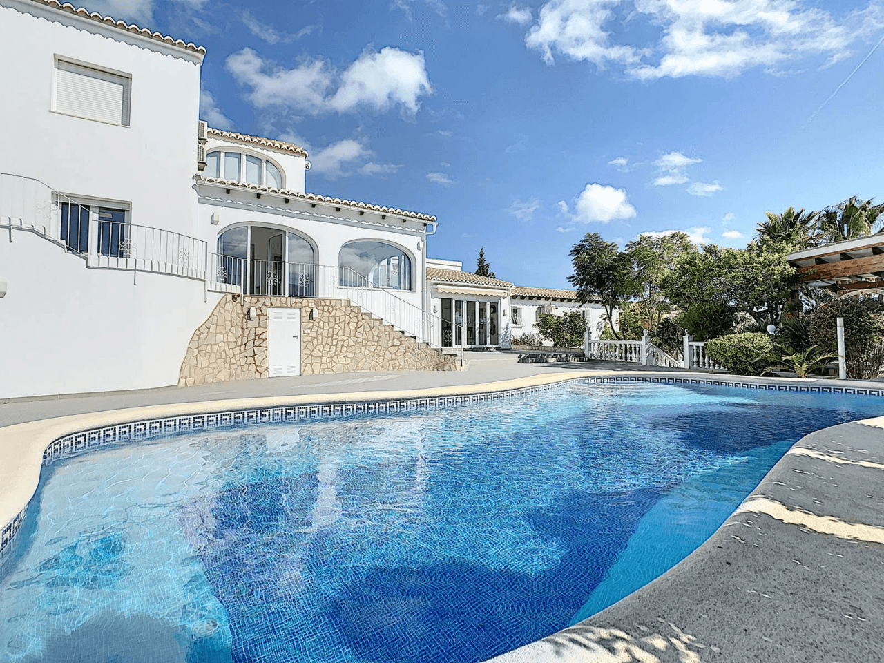 Villa rénovée à Cumbre del Sol avec vue sur la mer