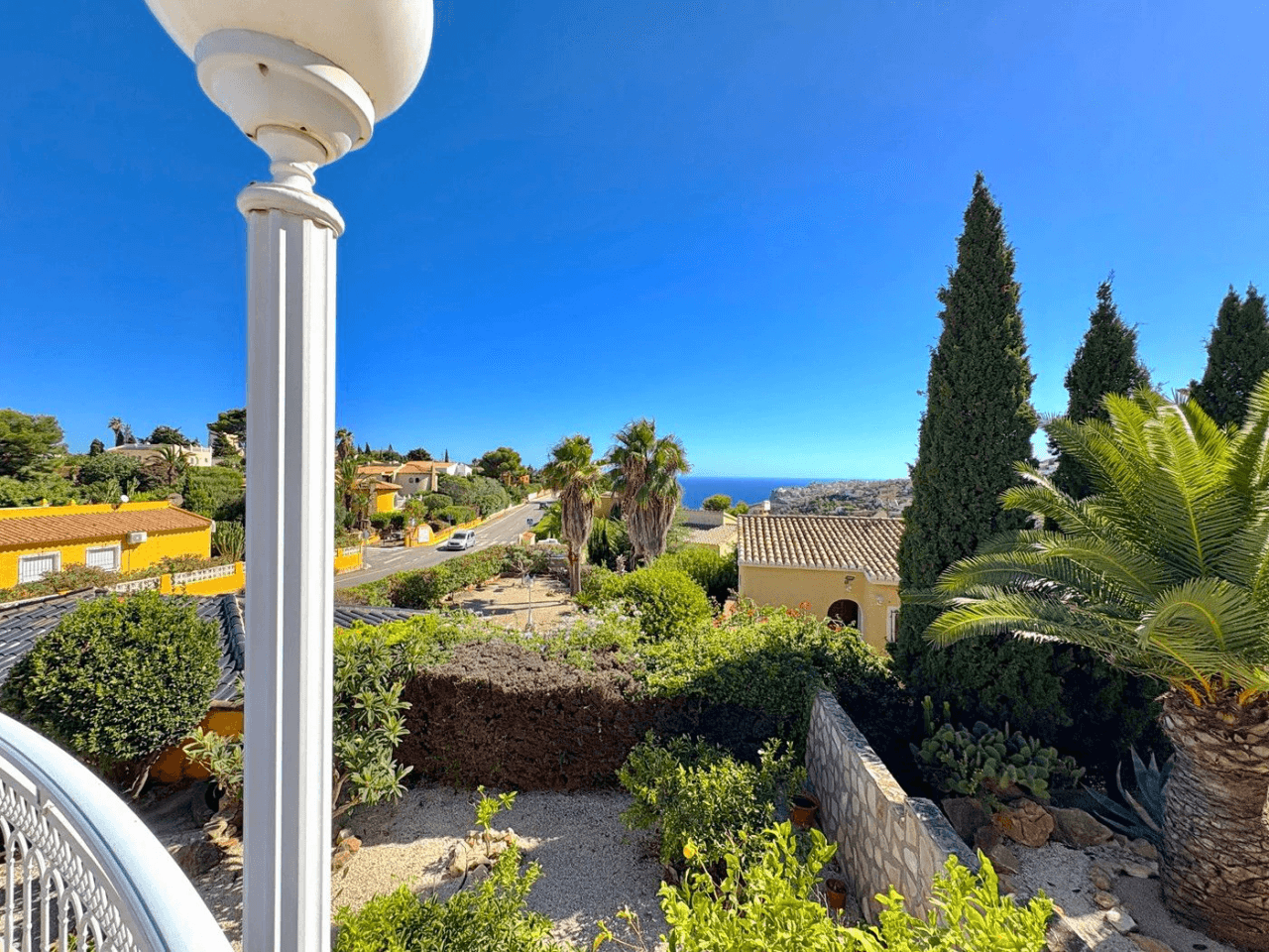 Villa Cumbre del Sol avec vue sur la mer et piscine privée.