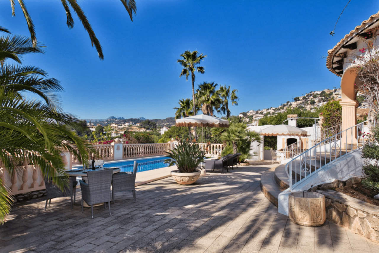 Villa traditionnelle avec vue sur la mer à vendre à Benissa