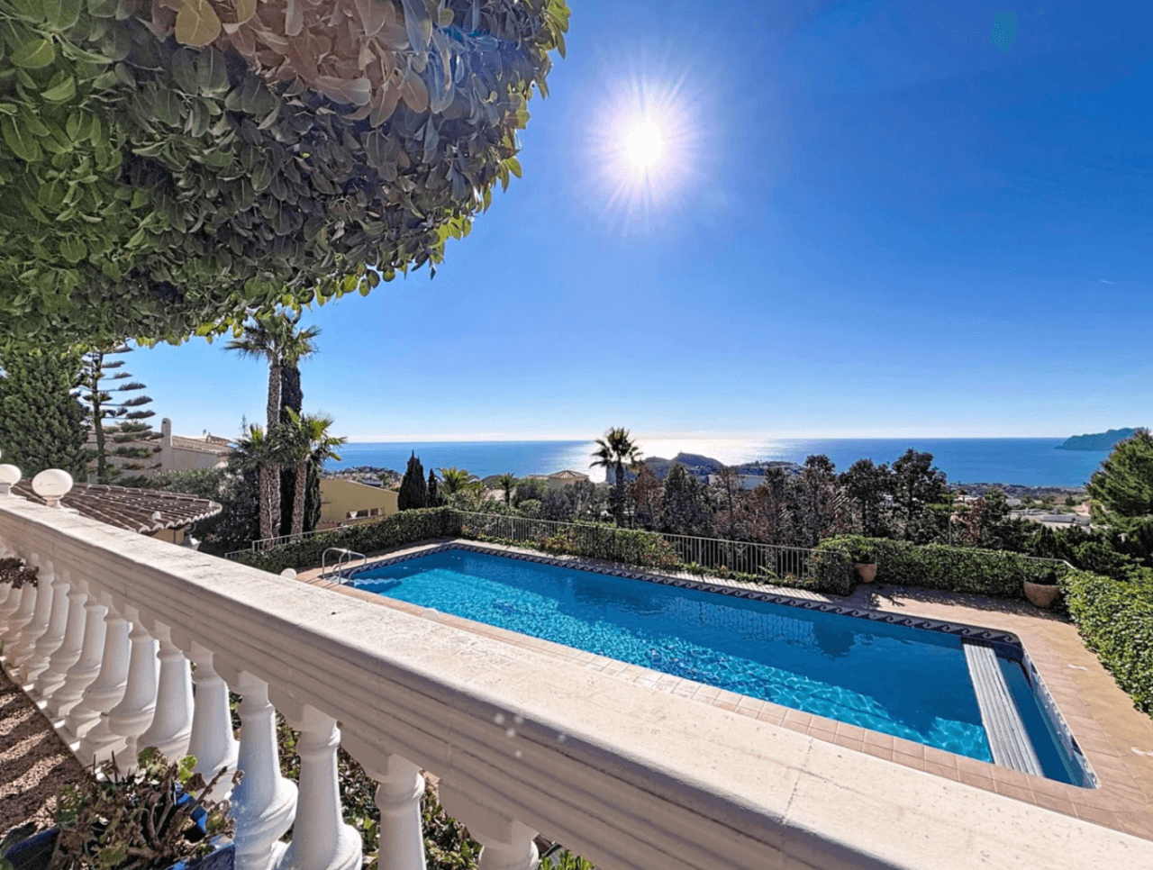 Villa Cumbre del Sol sur parcelle double avec vue panoramique à Kalmias