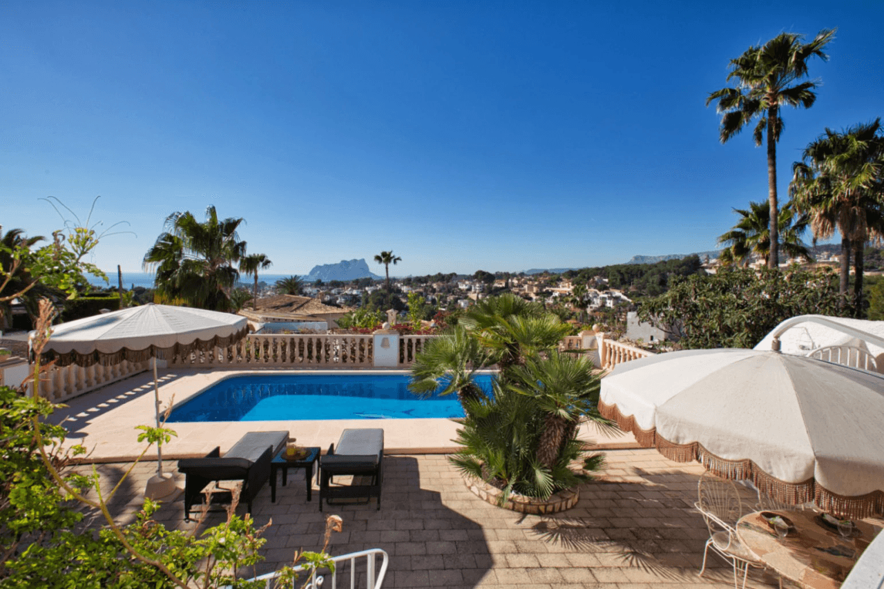 Villa traditionnelle avec vue sur la mer à vendre à Benissa