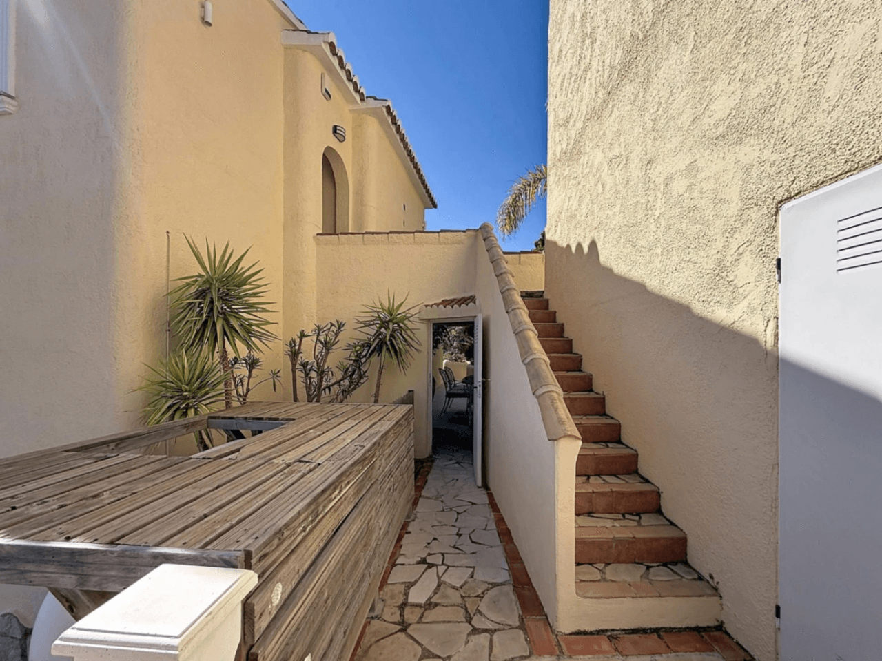 Villa rénovée de Cumbre del Sol avec des vues spectaculaires sur la mer.