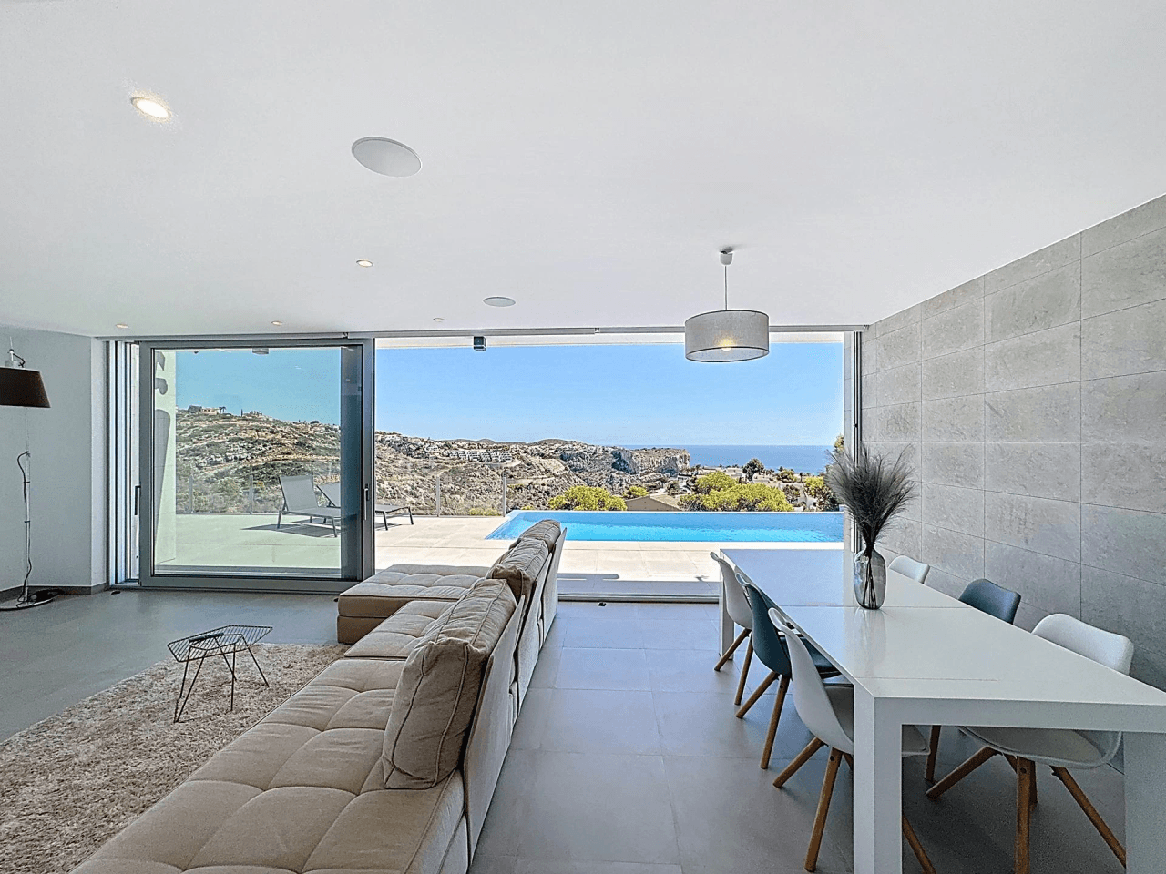 Villa moderne Cumbre del Sol avec vue sur la mer et piscine privée