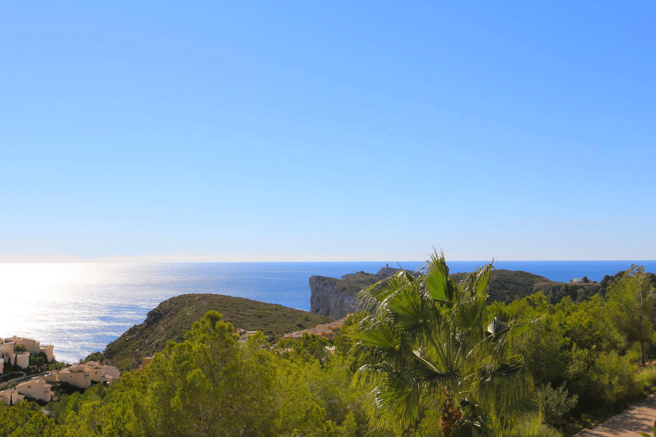 Cumbre del Sol – Stadtgrundstück mit Meerblick