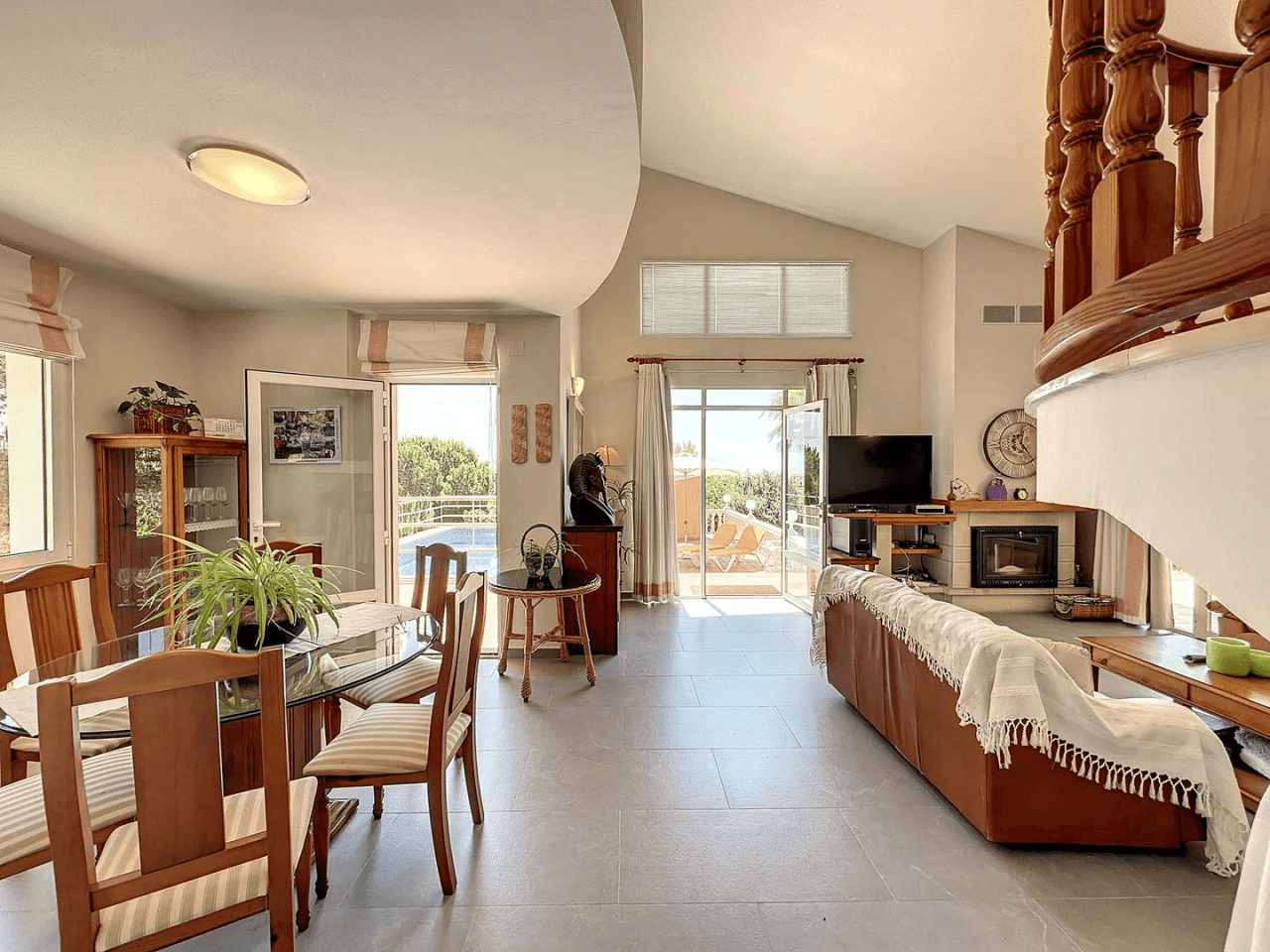 Villa Cumbre del Sol avec piscine privée proche de tous les services