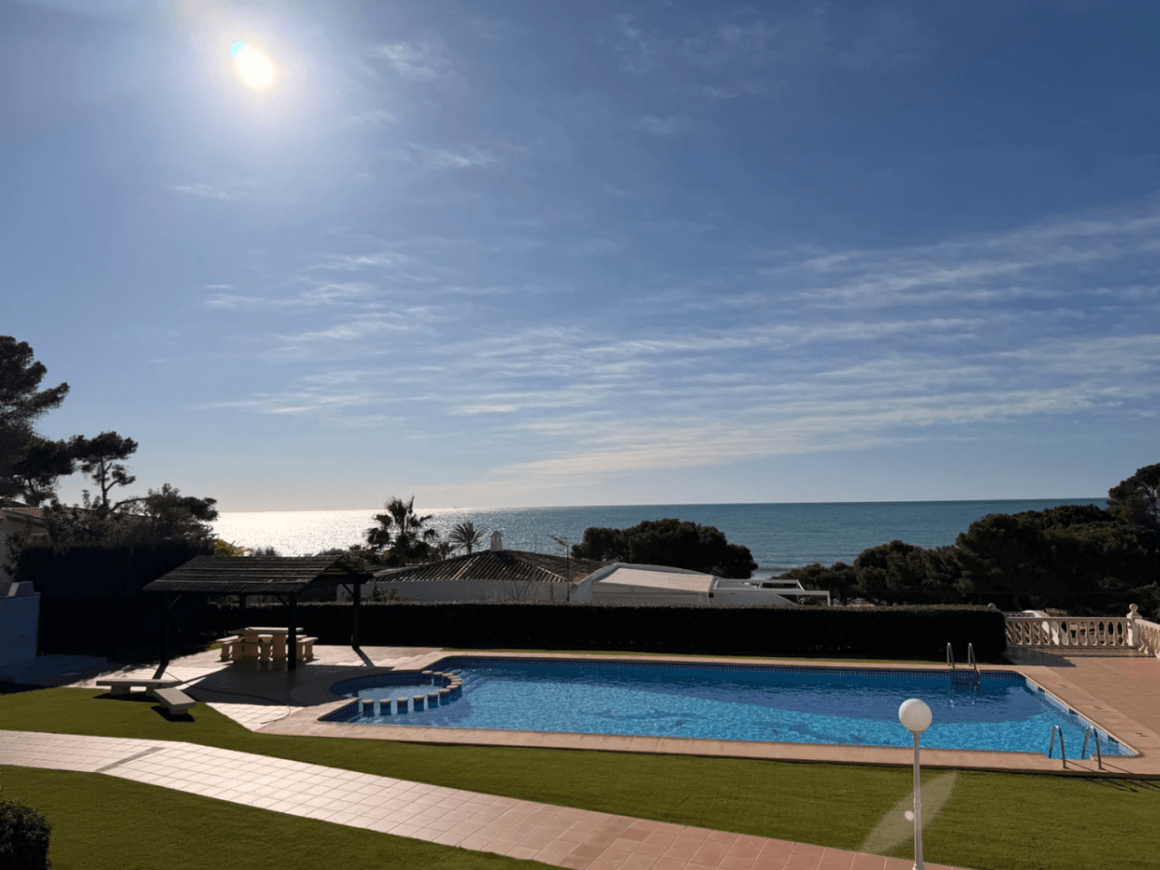 Apartamento en primera línea con vista al mar en venta en Platgetes, Moraira
