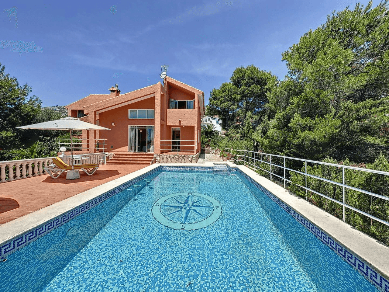 Villa Cumbre del Sol avec piscine privée proche de tous les services