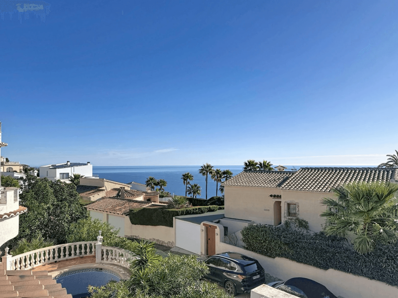 Villa Cumbre del Sol avec vue sur la mer et piscine communautaire.