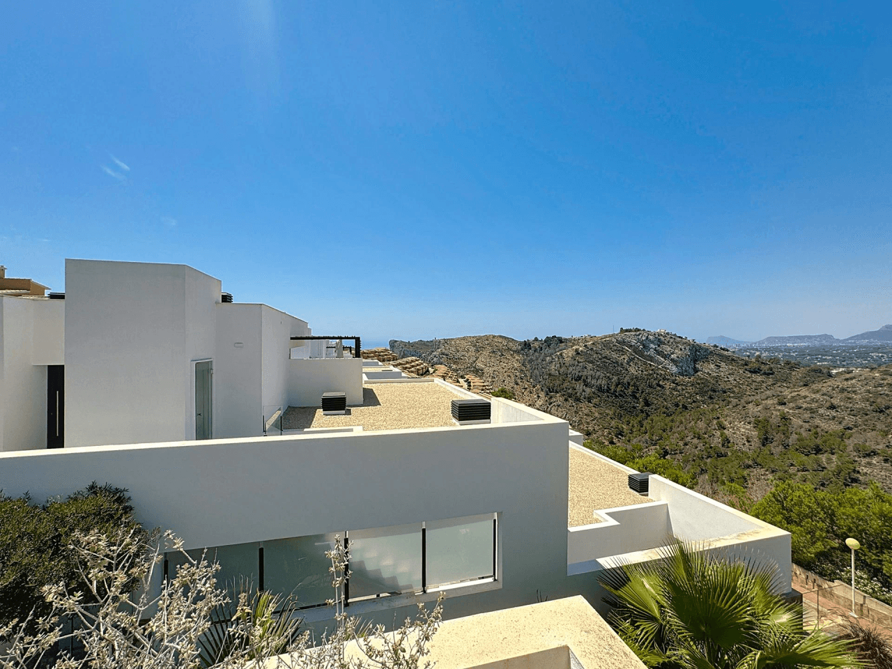 Impressionnant penthouse moderne à Cumbre del Sol avec vues panoramiques dans les Jardins de Montecala