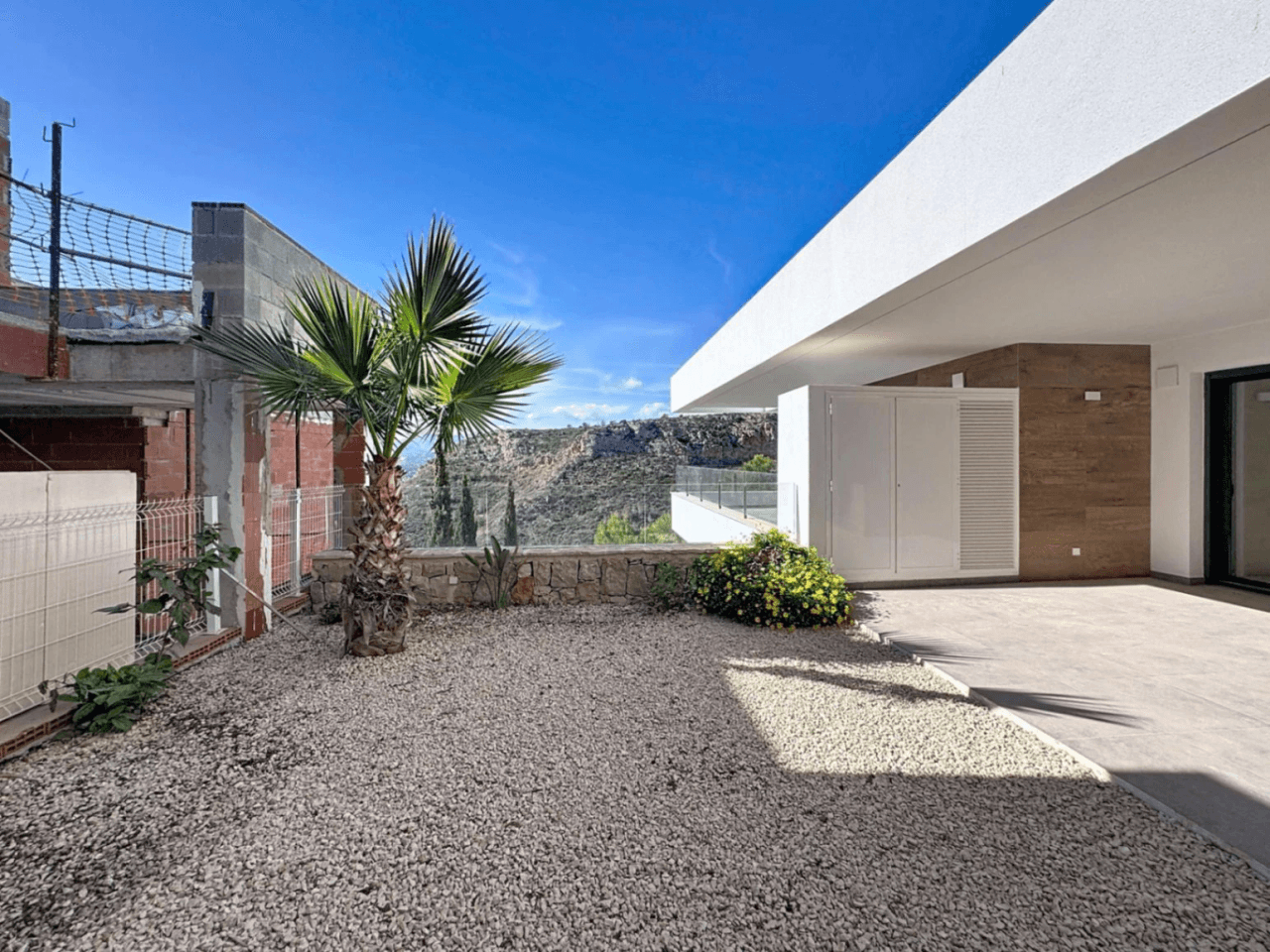 Cumbre del Sol apartamento con jardin a estrenar en Montecala Gardens