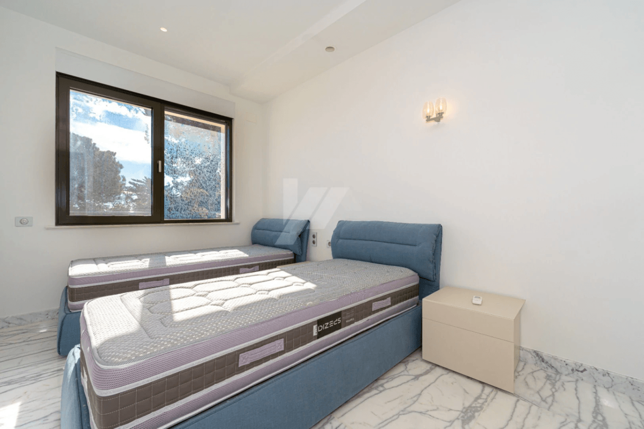 Villa de lujo en segunda línea a la venta en Moraira, con vistas al mar.