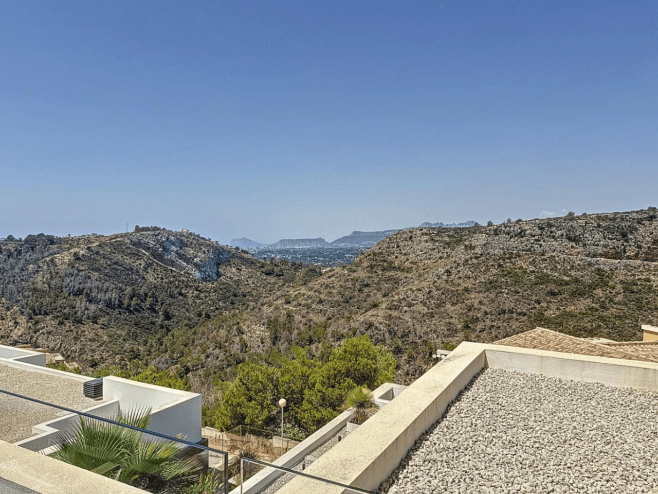 Impressionnant penthouse moderne à Cumbre del Sol avec vues panoramiques dans les Jardins de Montecala
