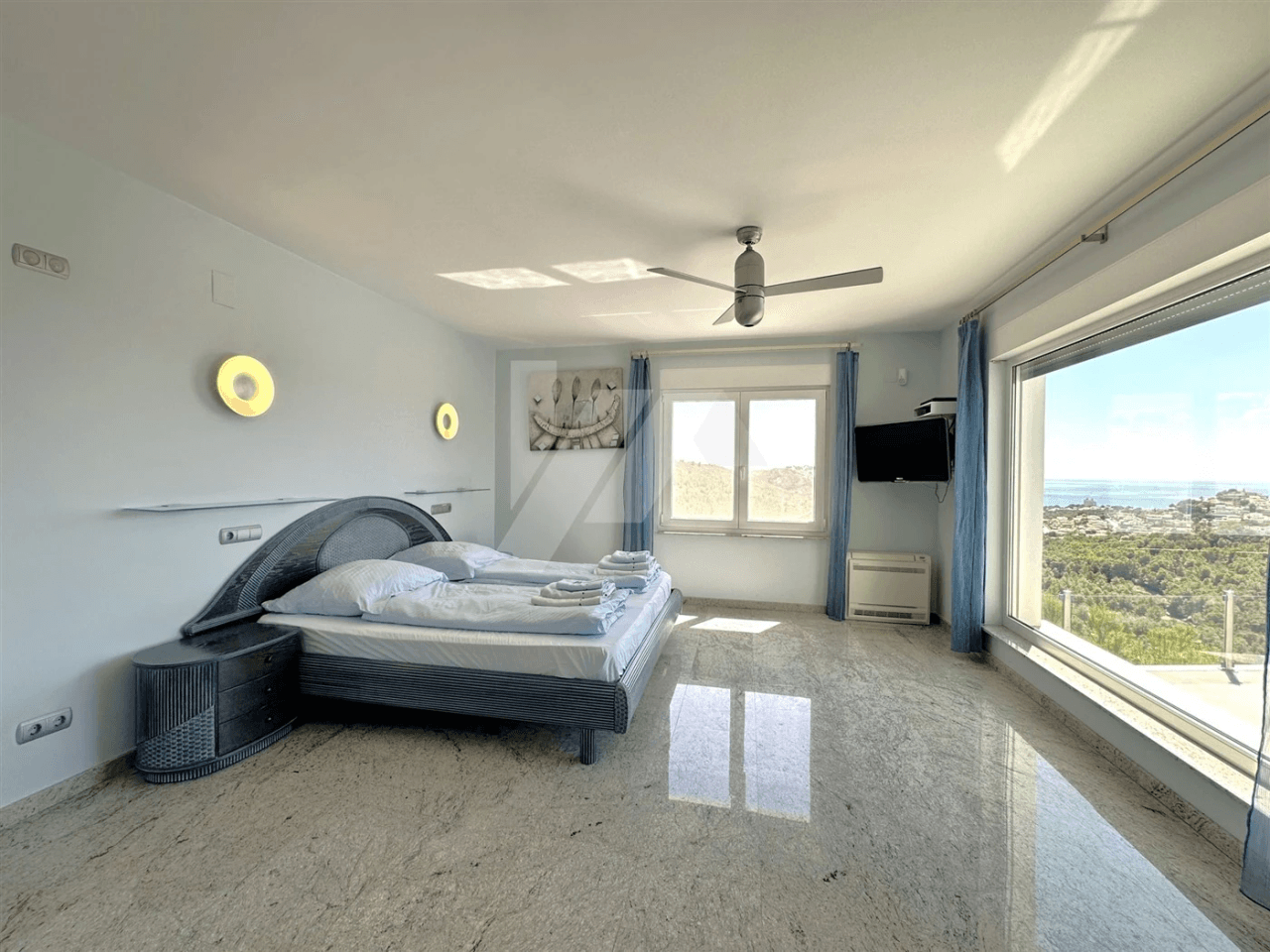 Villa con vistas panorámicas al mar en venta en Moraira, Costa Blanca.