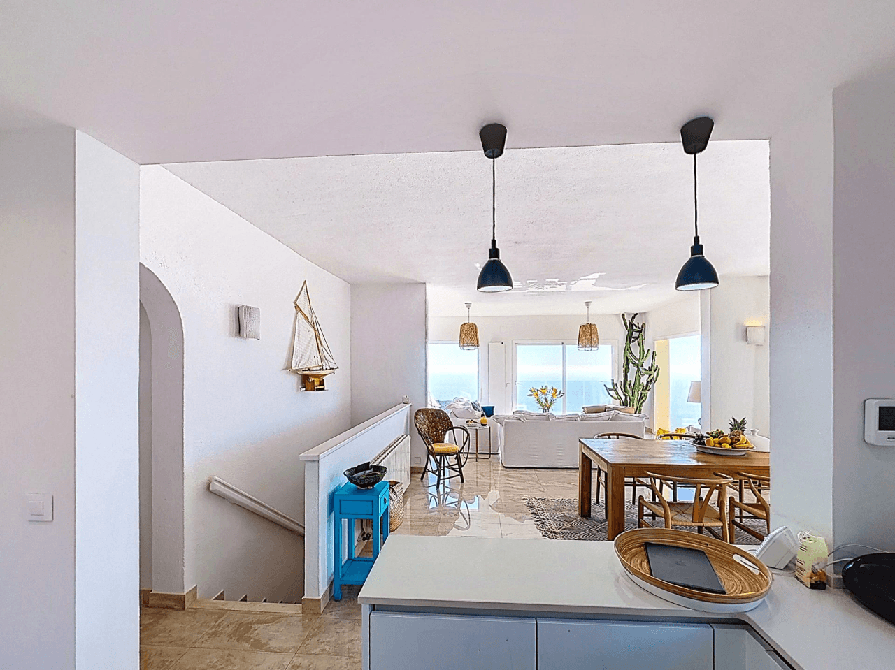 Villa rénovée de Cumbre del Sol avec des vues spectaculaires sur la mer.