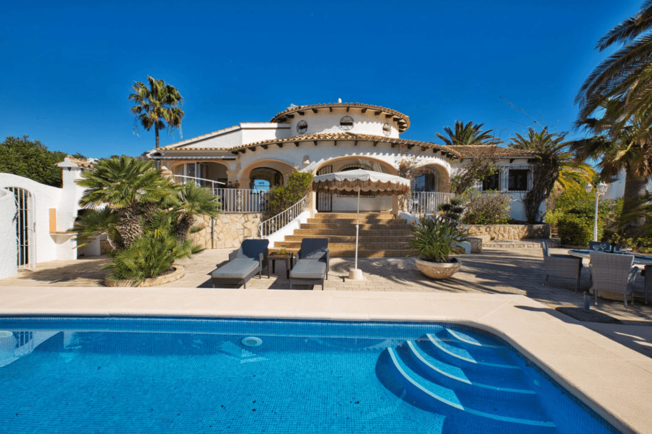 Villa traditionnelle avec vue sur la mer à vendre à Benissa