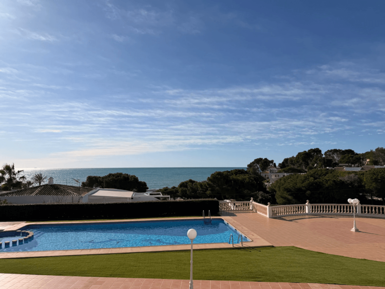 Apartamento en primera línea con vista al mar en venta en Platgetes, Moraira