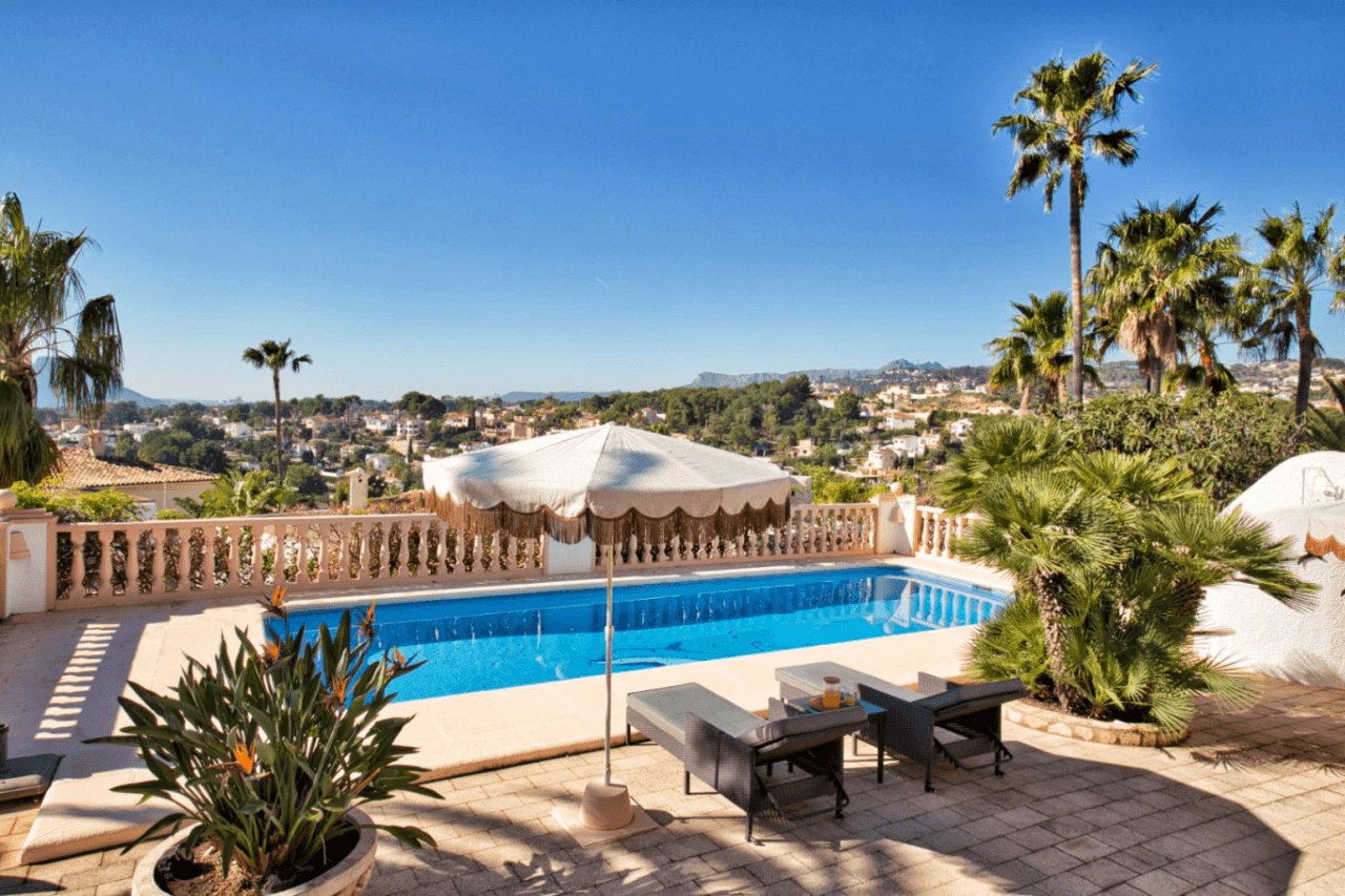 Villa traditionnelle avec vue sur la mer à vendre à Benissa