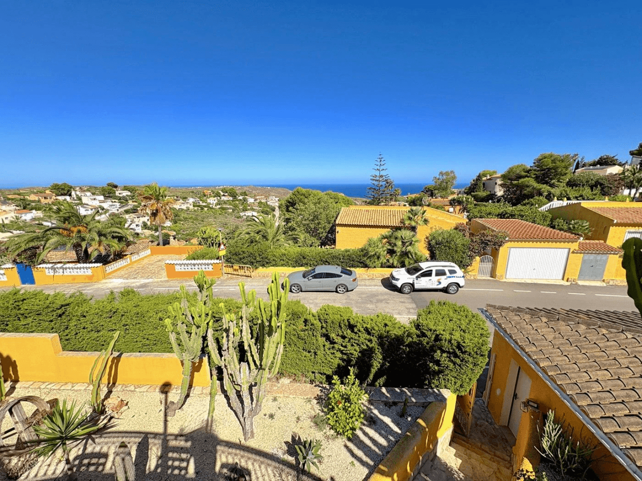Villa Cumbre del Sol avec vue sur la mer et piscine privée.