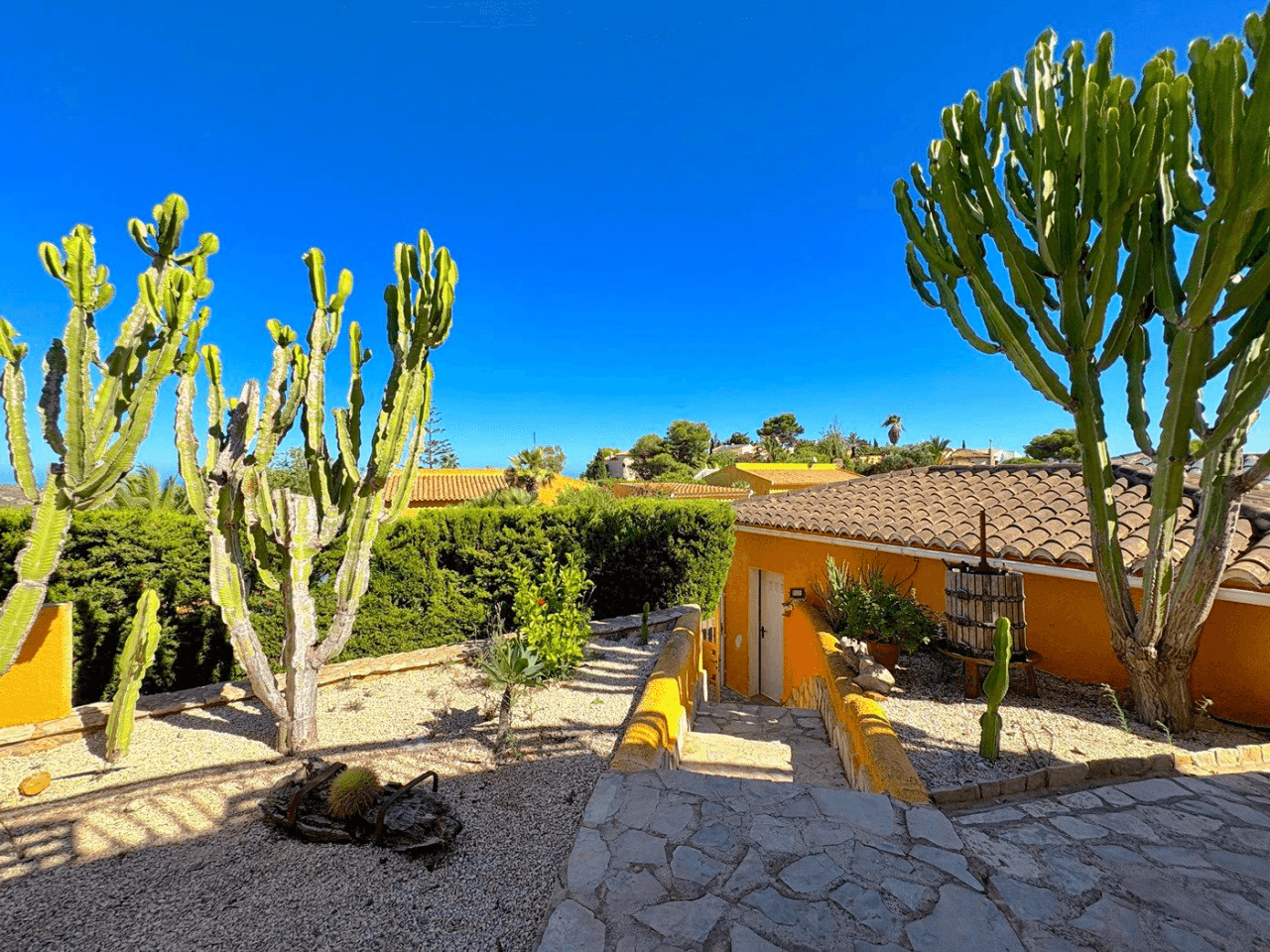 Villa Cumbre del Sol avec vue sur la mer et piscine privée.