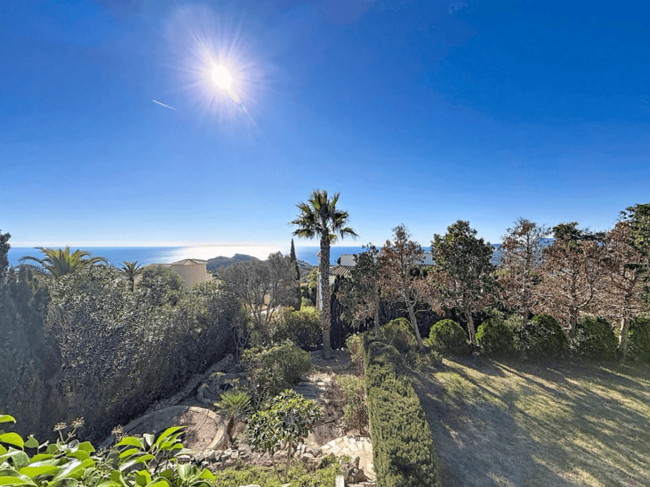 Villa Cumbre del Sol sur parcelle double avec vue panoramique à Kalmias