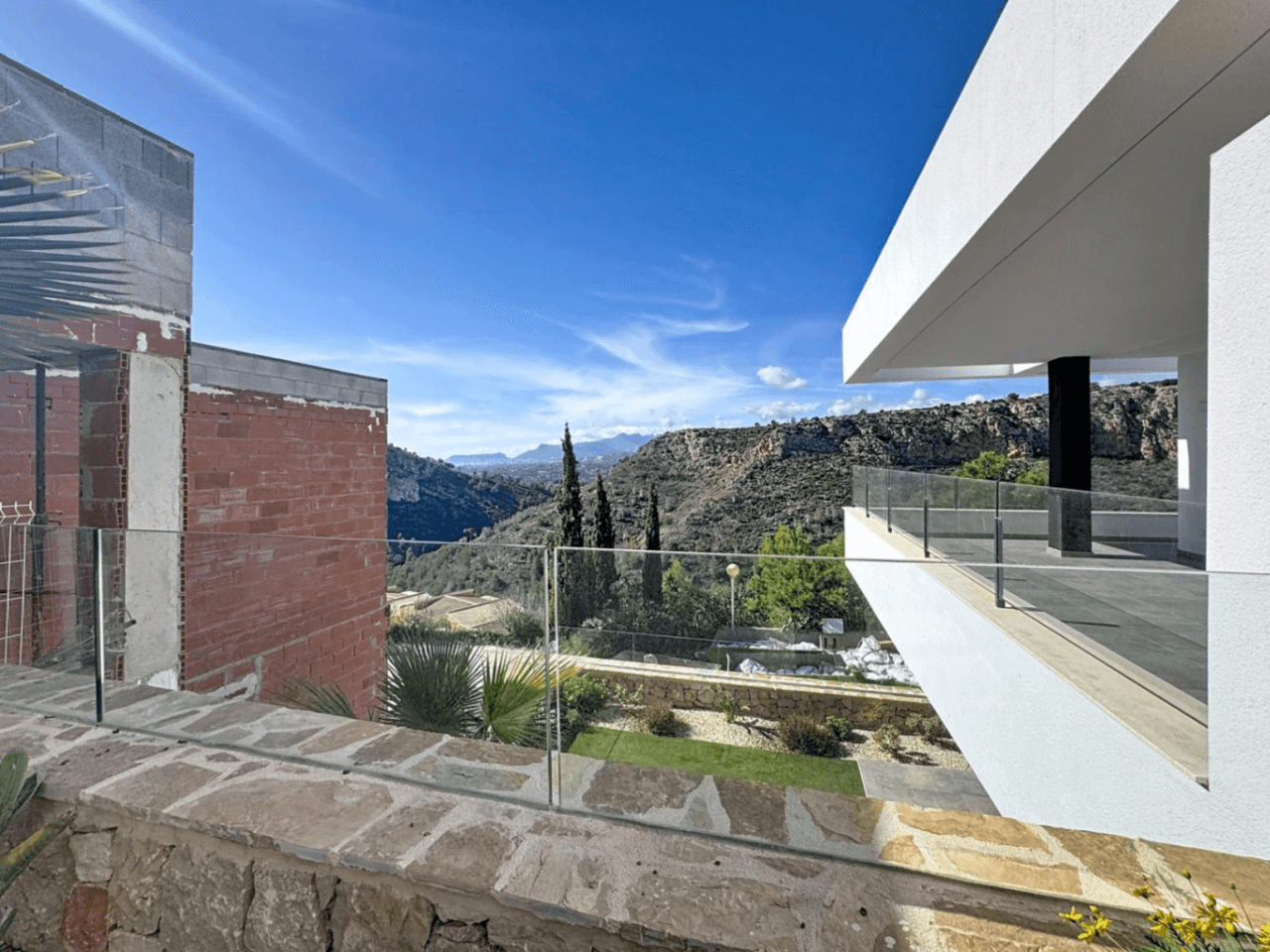 Cumbre del Sol apartamento con jardin a estrenar en Montecala Gardens