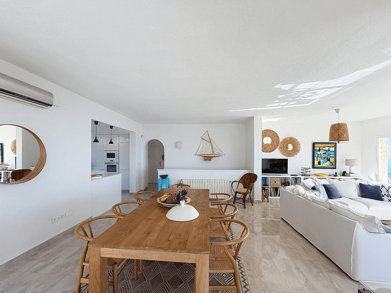 Villa rénovée de Cumbre del Sol avec des vues spectaculaires sur la mer.