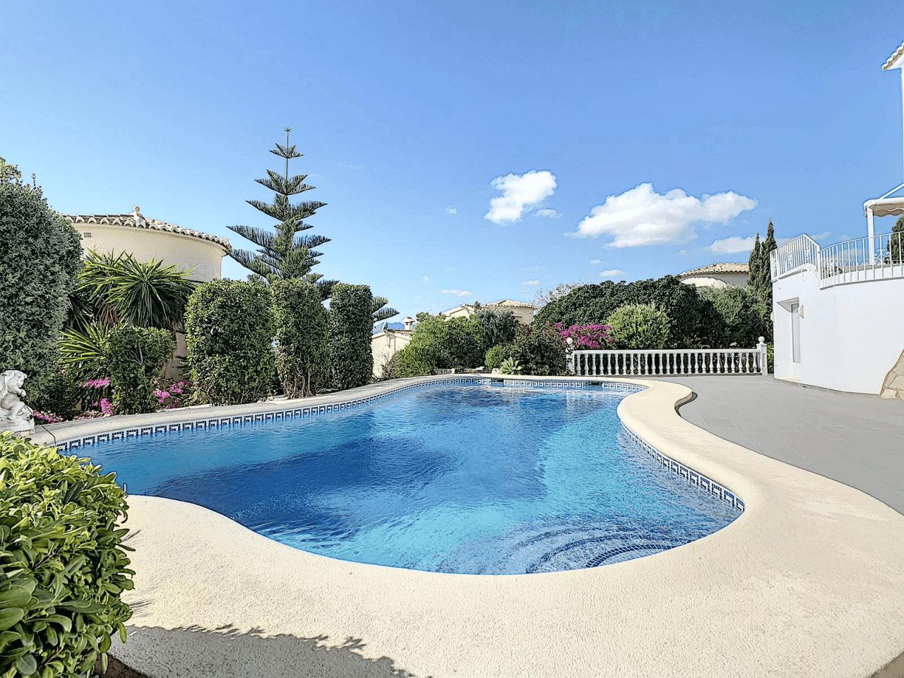 Villa rénovée à Cumbre del Sol avec vue sur la mer