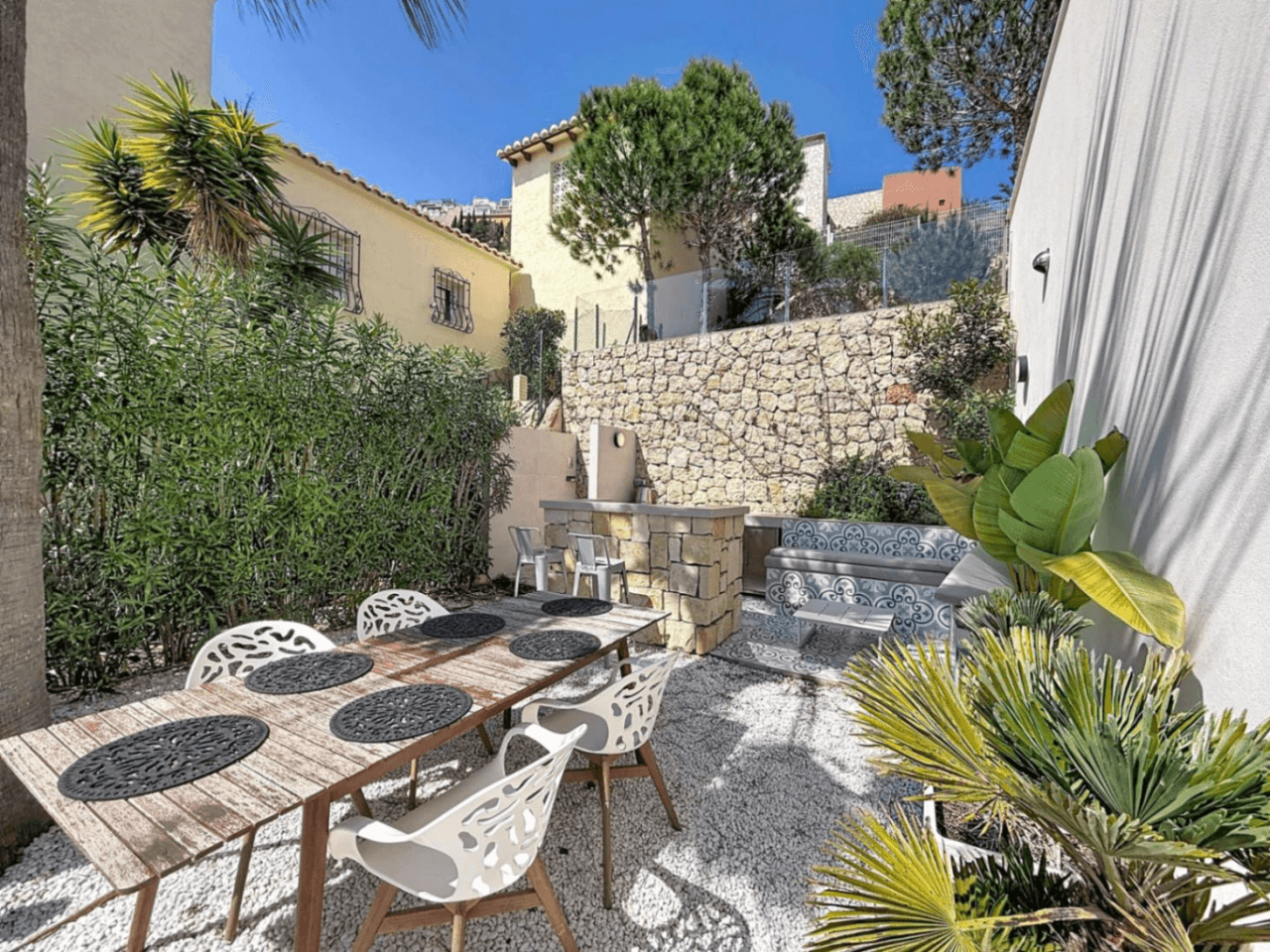 Villa moderne Cumbre del Sol avec vue panoramique sur la mer.