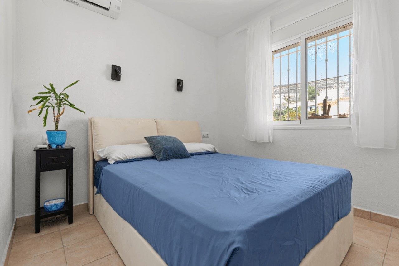 Apartamento de 3 dormitorios en venta con piscina y jardín.