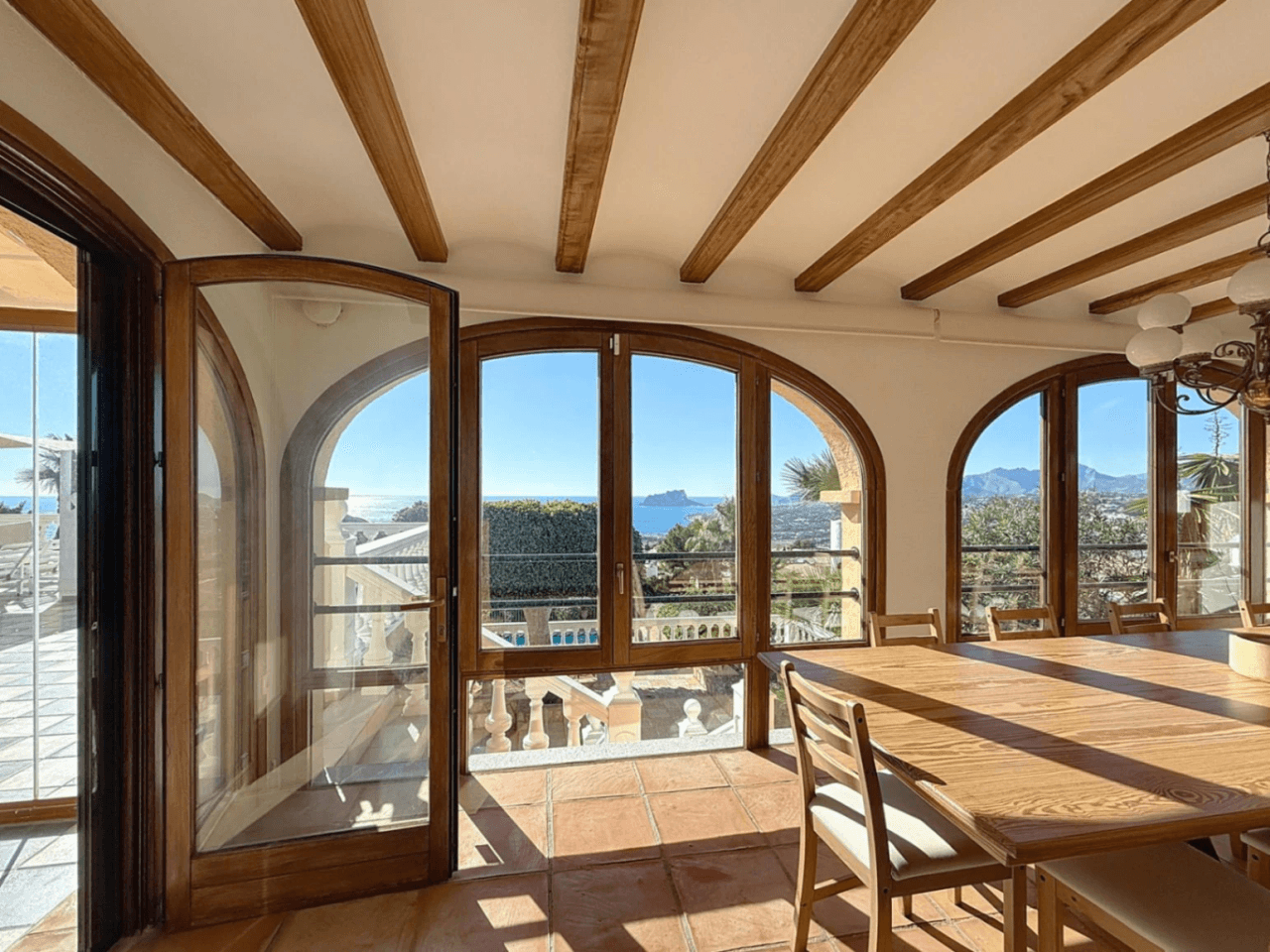 Villa Cumbre del Sol sur parcelle double avec vue panoramique à Kalmias