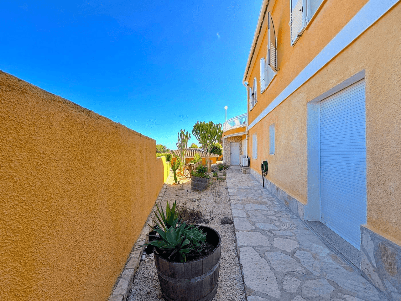 Villa Cumbre del Sol avec vue sur la mer et piscine privée.