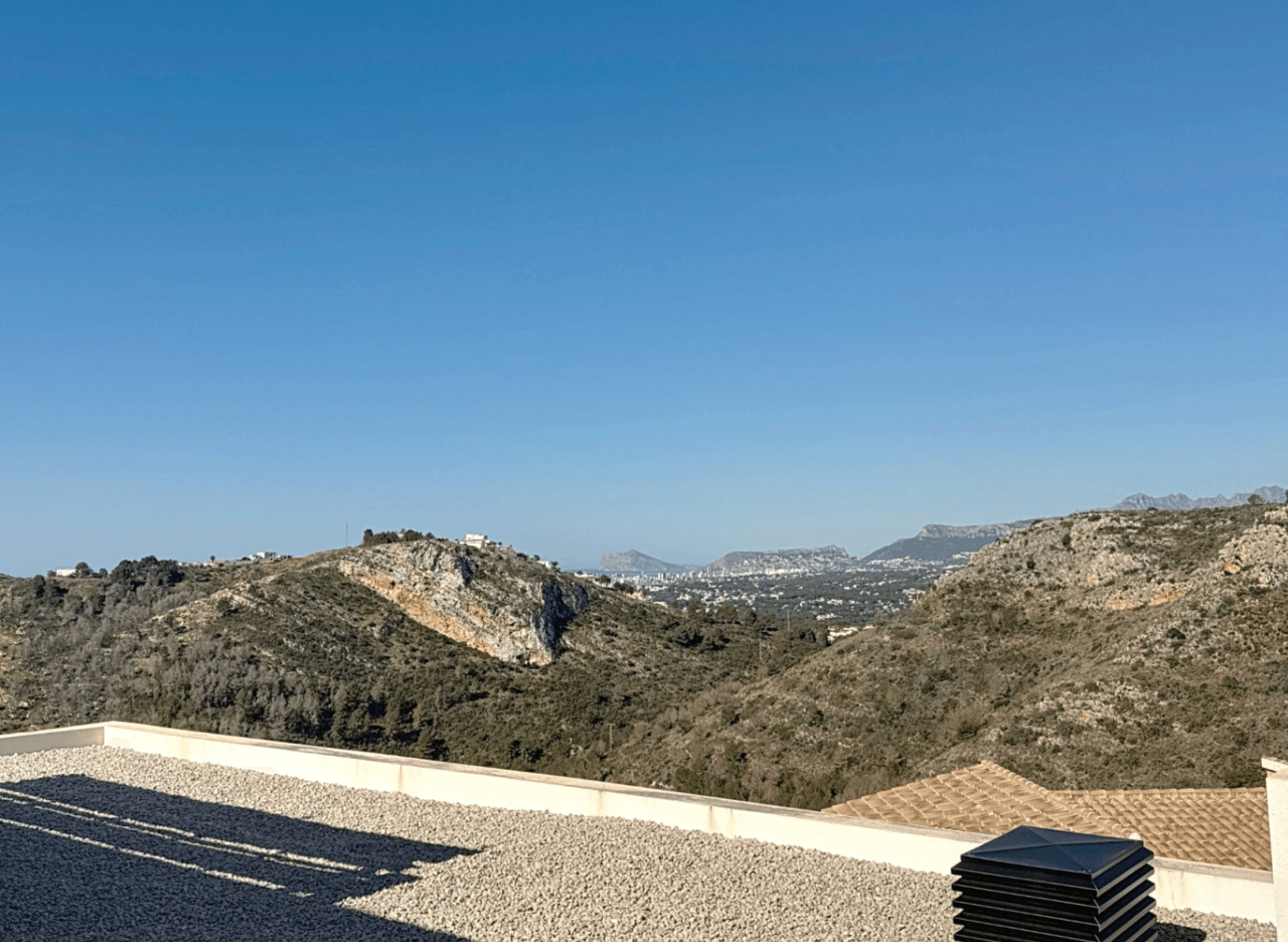 Impressionnant penthouse moderne à Cumbre del Sol avec vues panoramiques dans les Jardins de Montecala