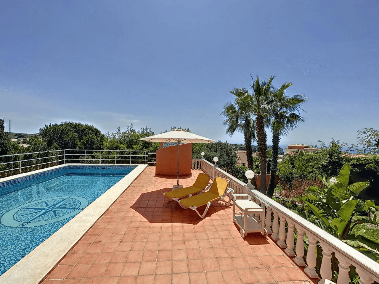 Villa Cumbre del Sol avec piscine privée proche de tous les services