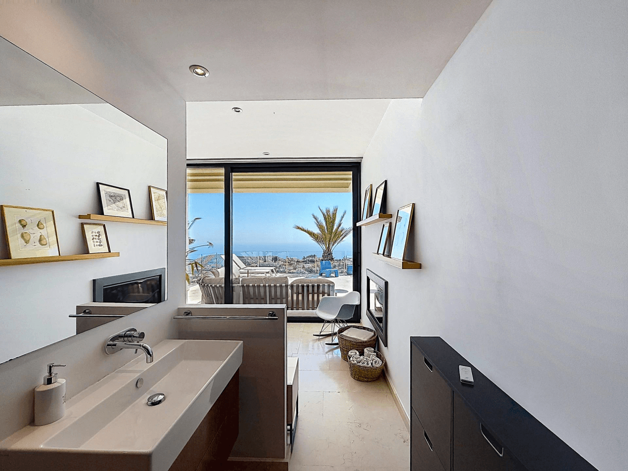 Villa moderne Cumbre del Sol avec vue panoramique sur la mer.