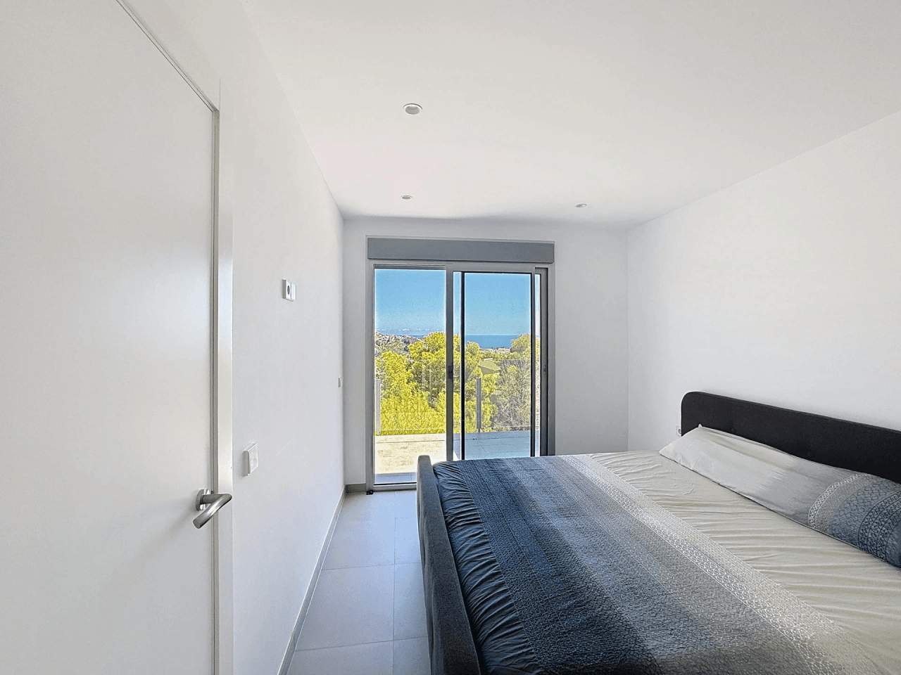 Villa moderne Cumbre del Sol avec vue sur la mer et piscine privée